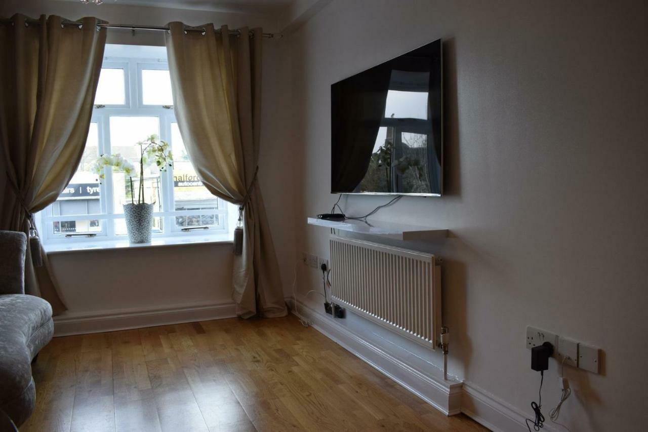 Luxury 2 Bed Apartment Witney Extérieur photo